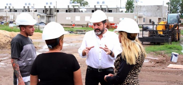 Garantizan finalización de 500 viviendas del barrio Travesía